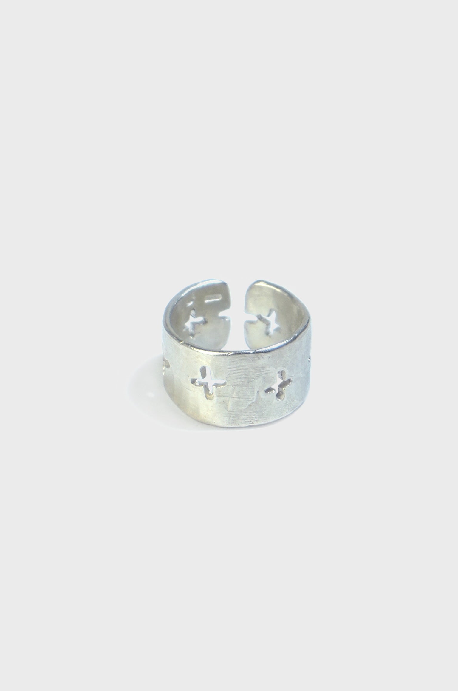 THICK MULTIPLE CROSS CUT RING