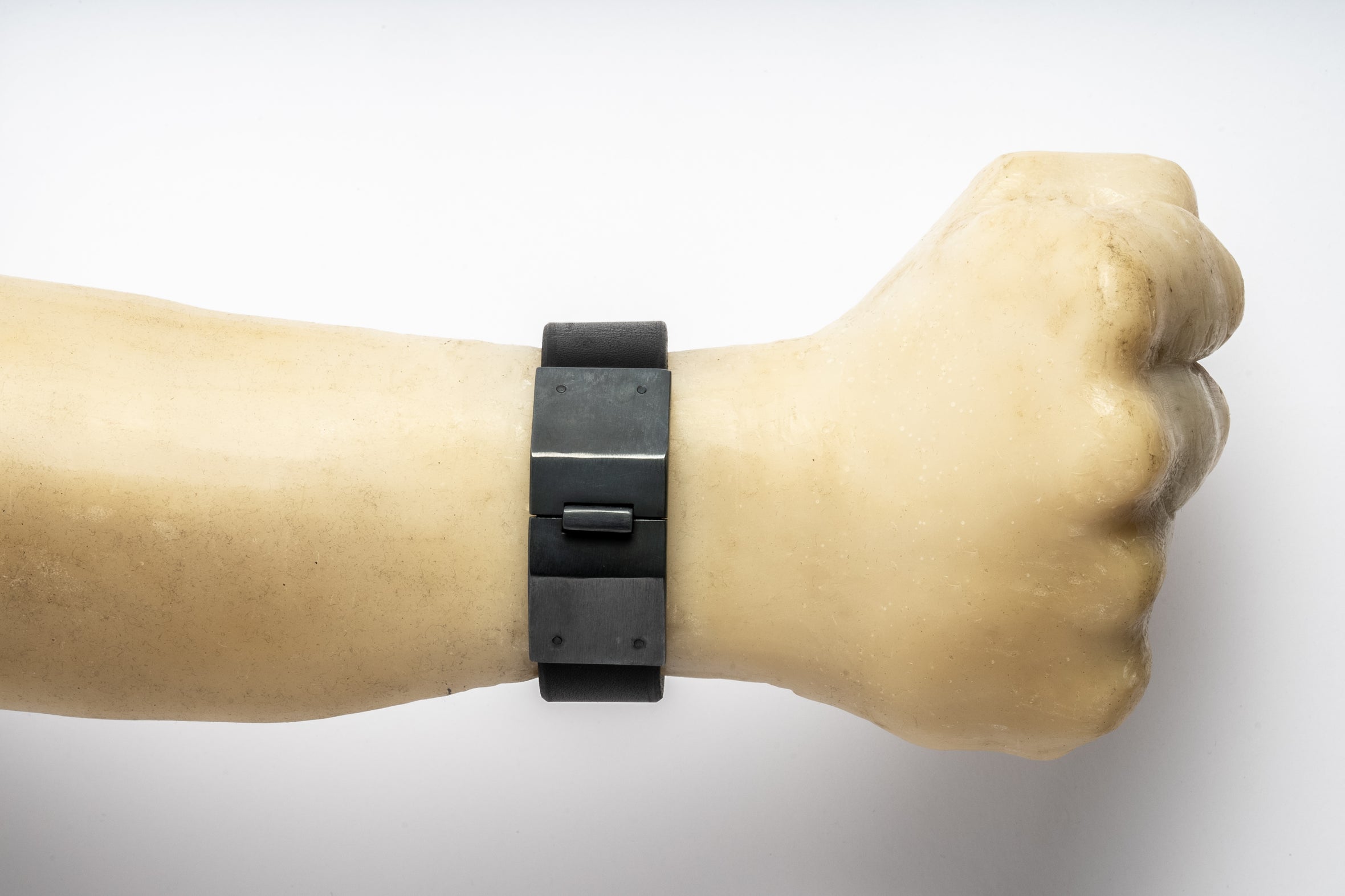 Box Lock Bracelet (Facet, Narrow, BLK+KAS)