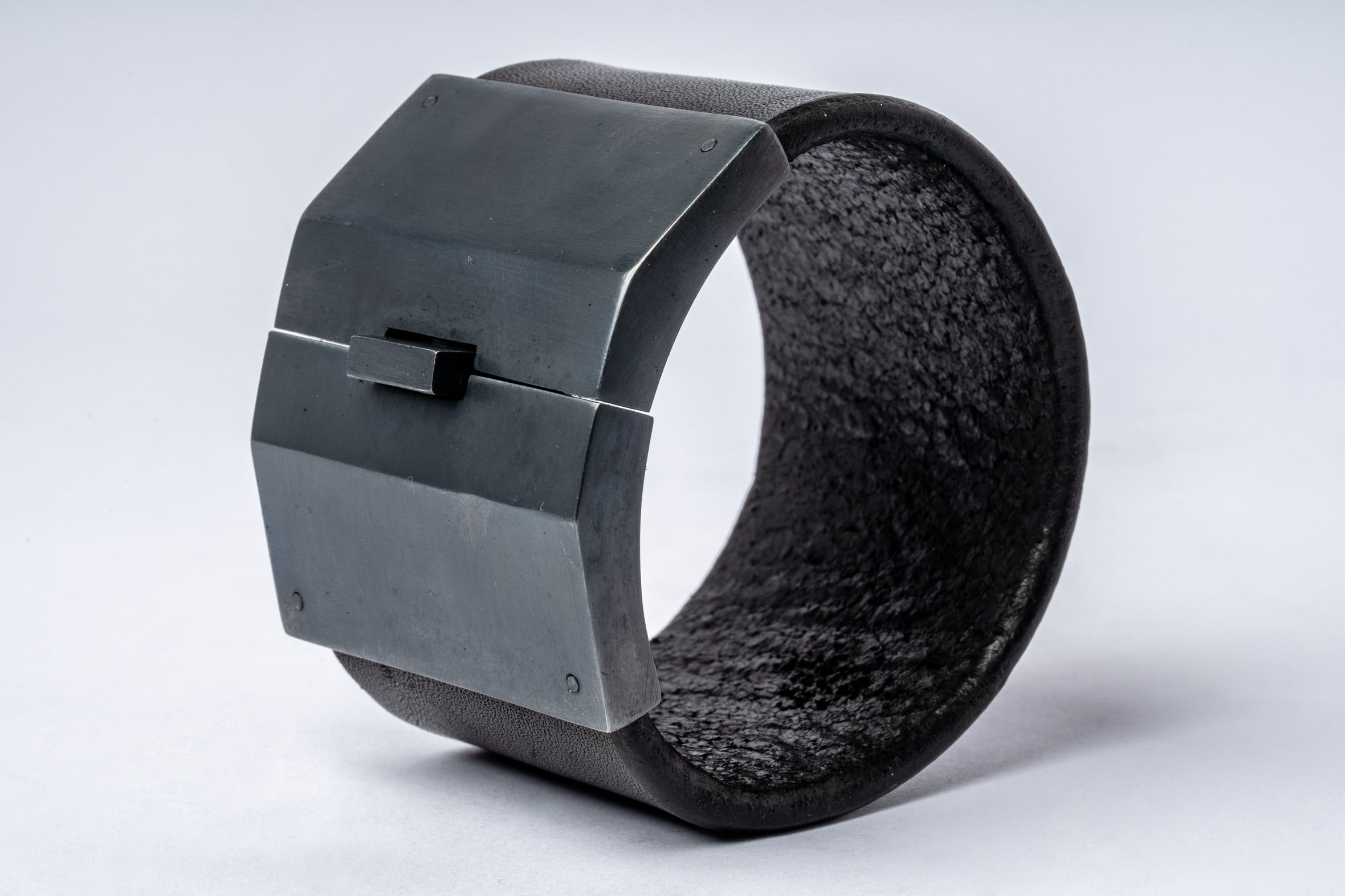 Box Lock Bracelet (Facet, Wide, BLK+KAS)