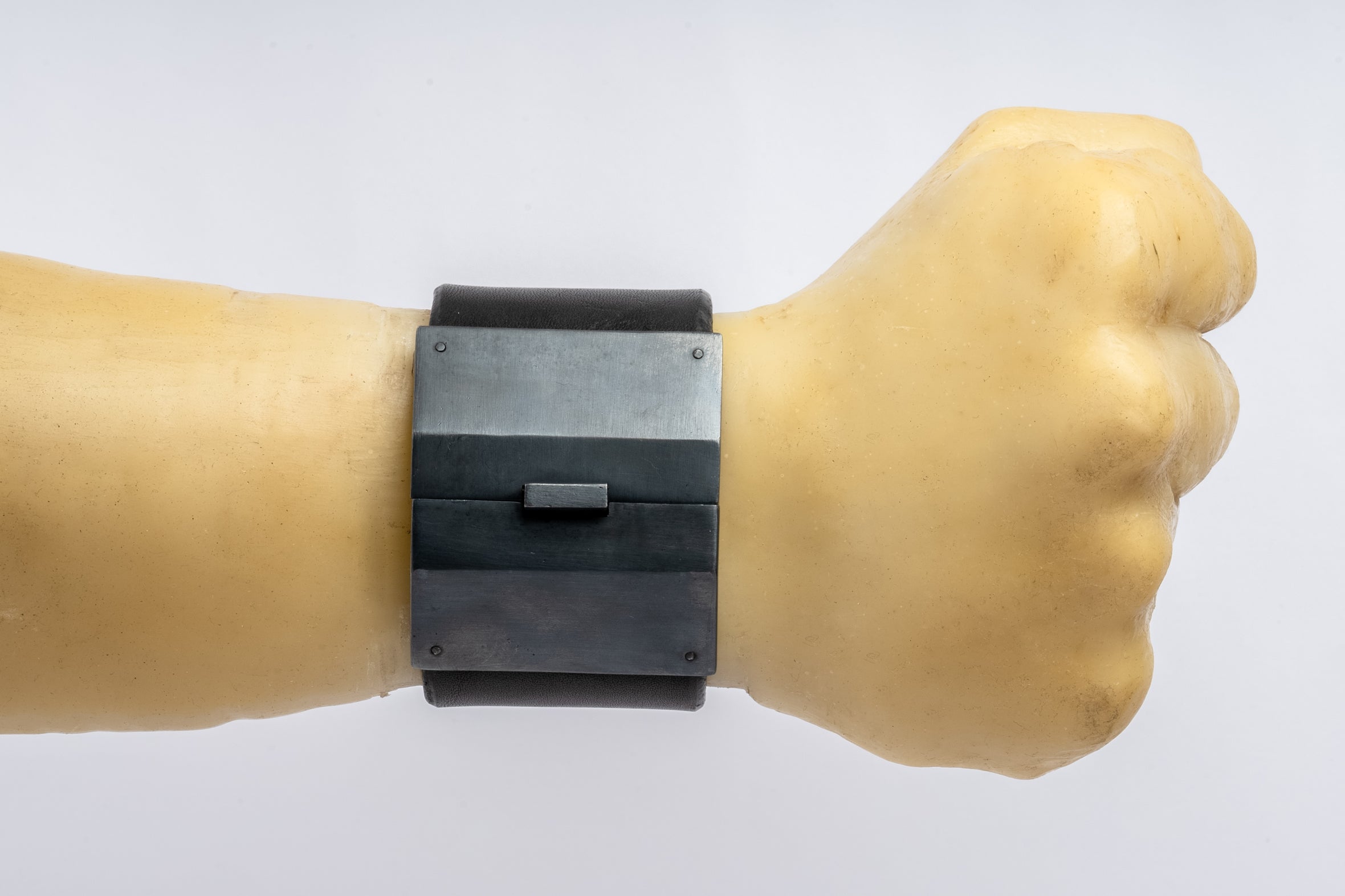 Box Lock Bracelet (Facet, Wide, BLK+KAS)
