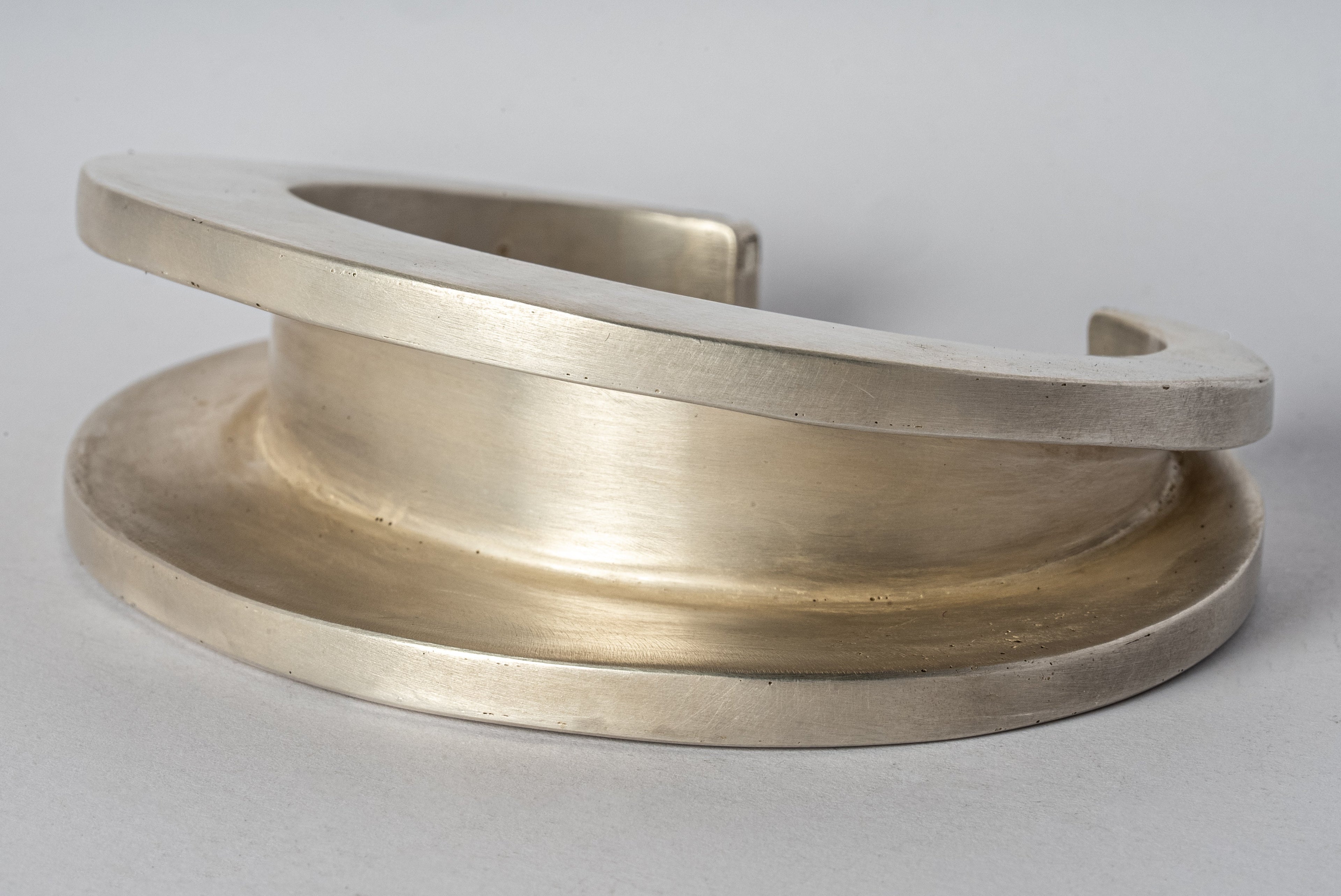 Crescent Channel Bracelet (Radiant Expansion, 10-27mm, AS)