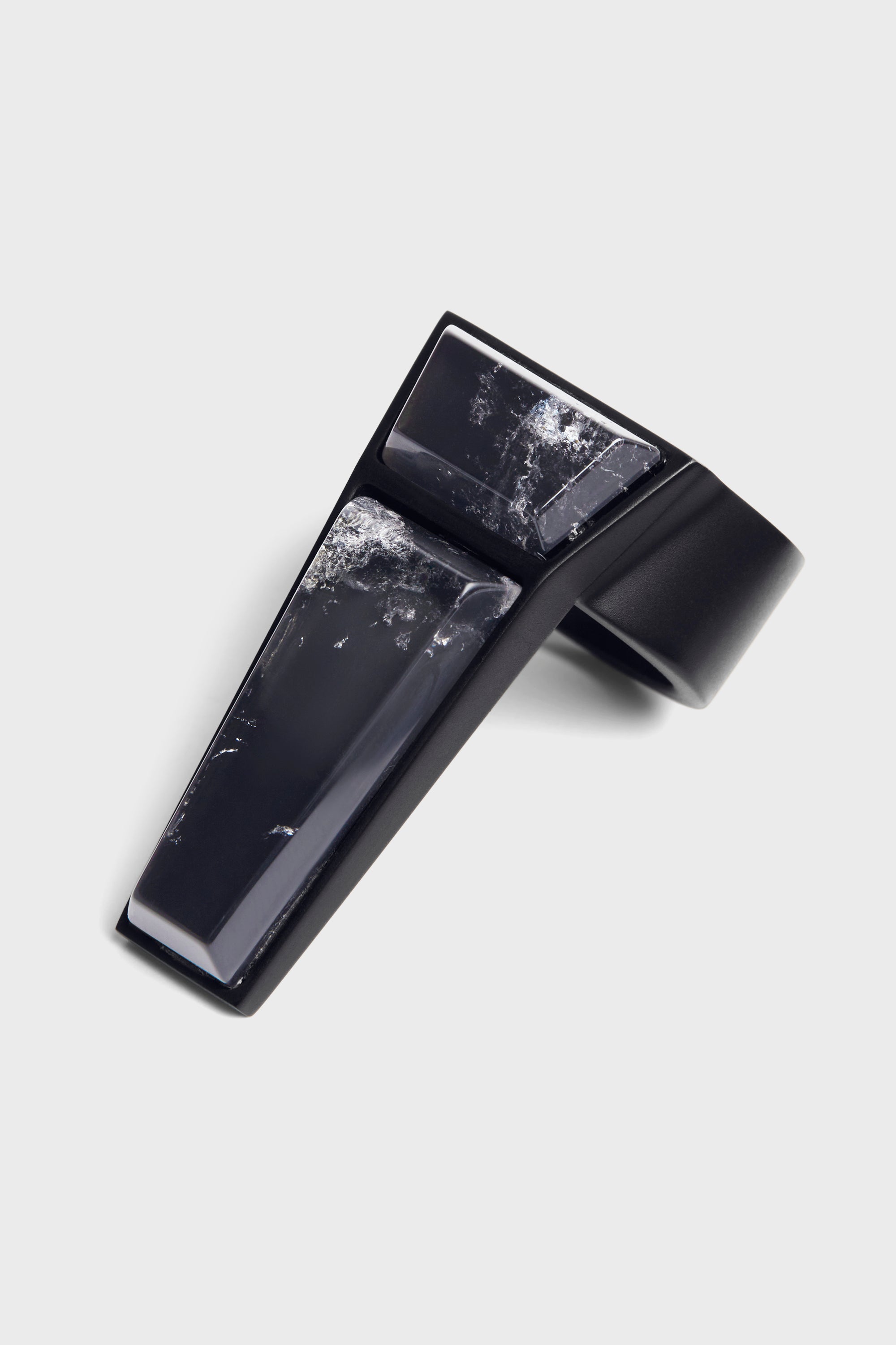 CRYSTAL TRUNK RING BLACK