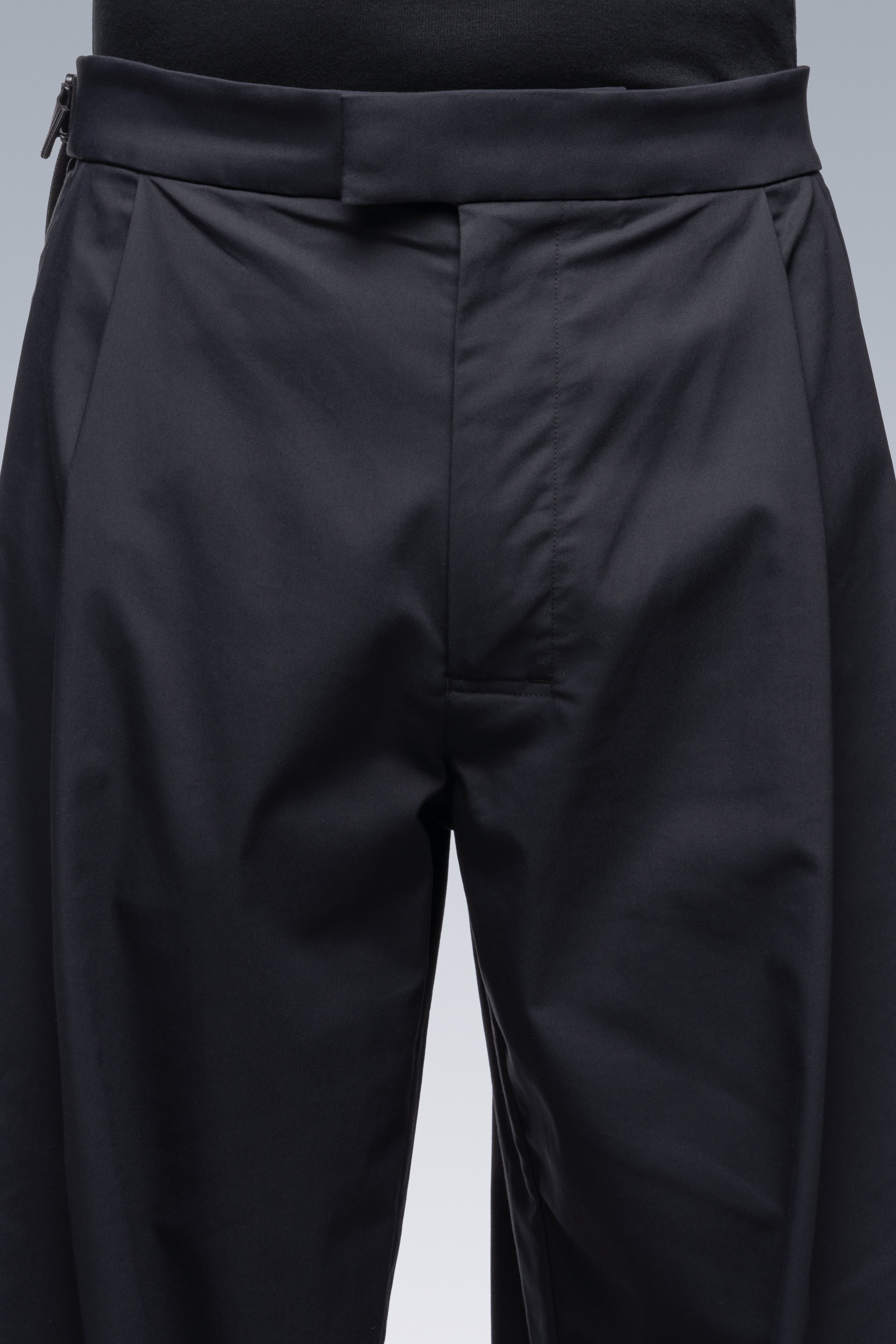 P48-CH Micro Twill Pleated Trouser - Schwarzgrün