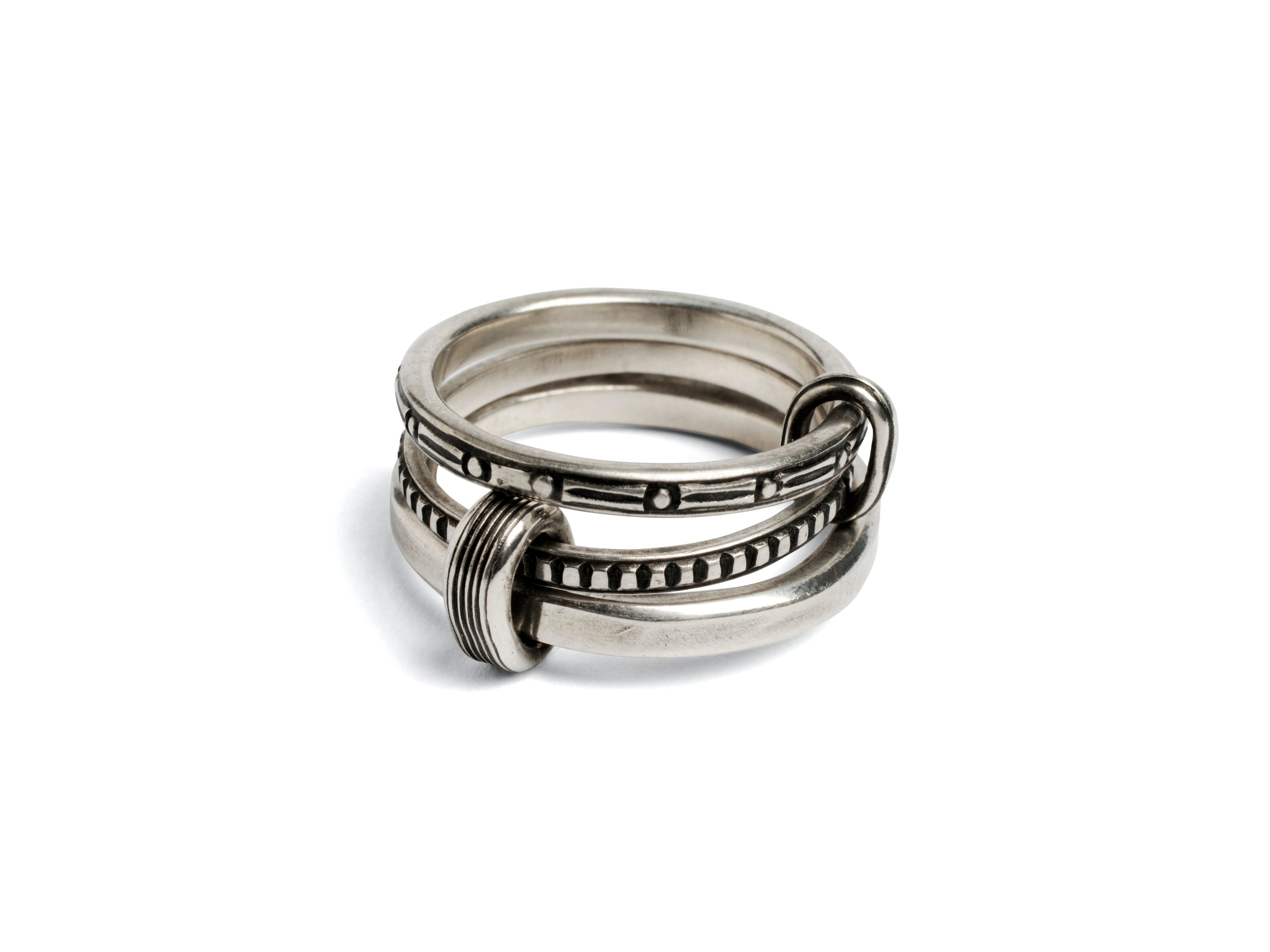 CONNECTED RING TRACE