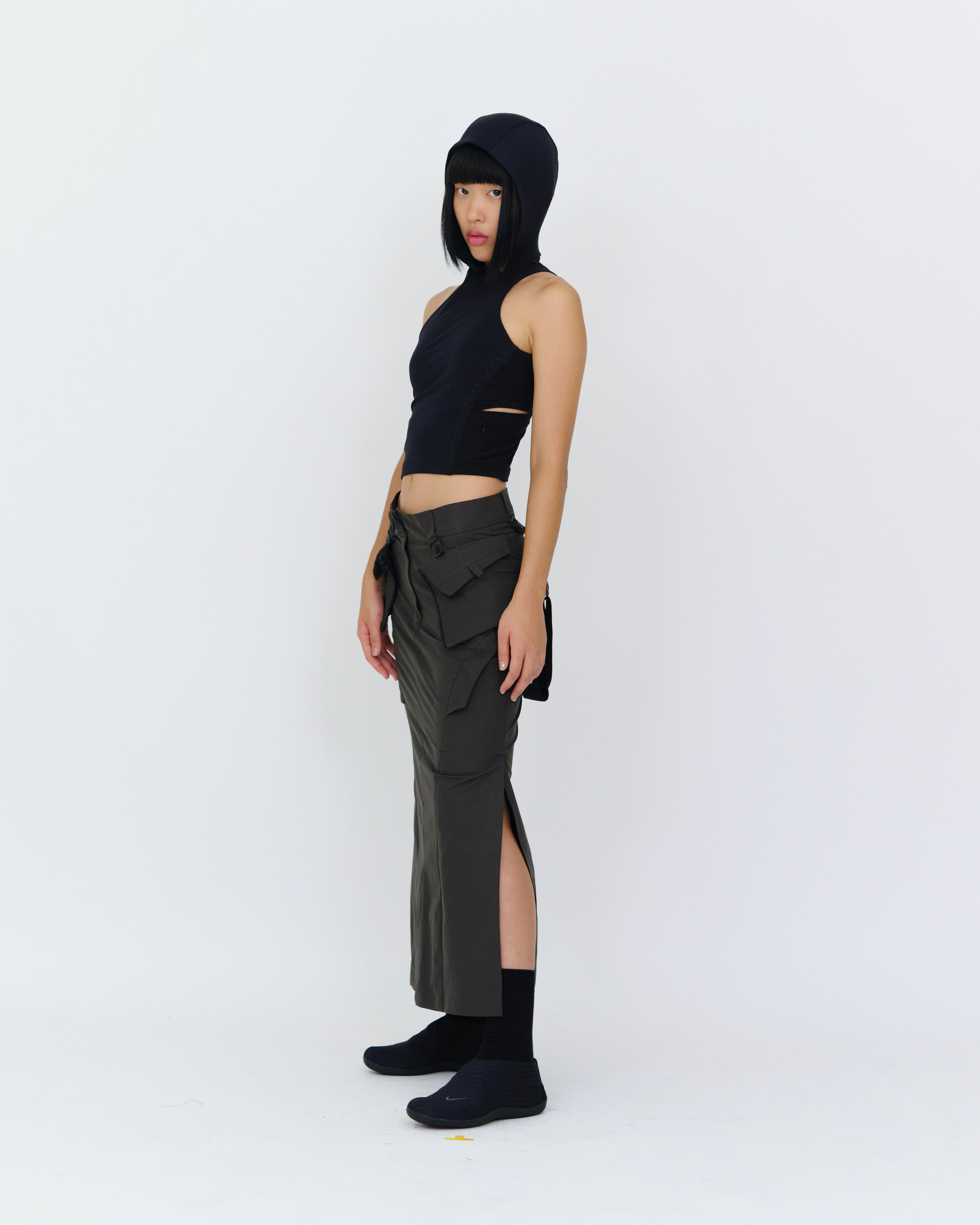 HOODED SLEEVELESS BLACK