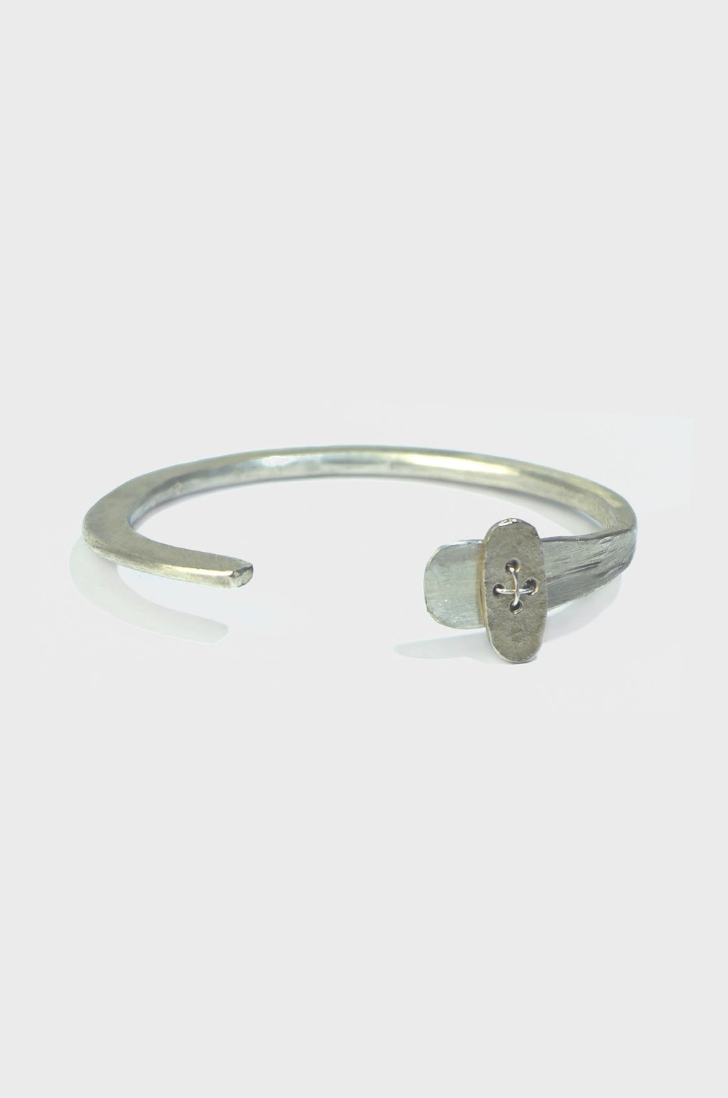 BUTTON TIP SILVER BANGLE