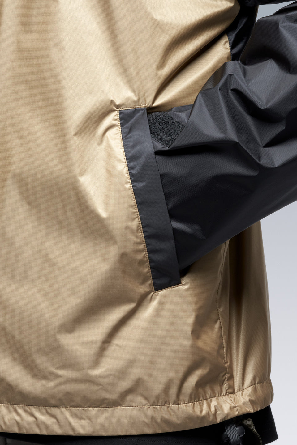 J95-WS 2L Gore-Tex Infinium™ Windstopper® Jacket - Khaki/Black
