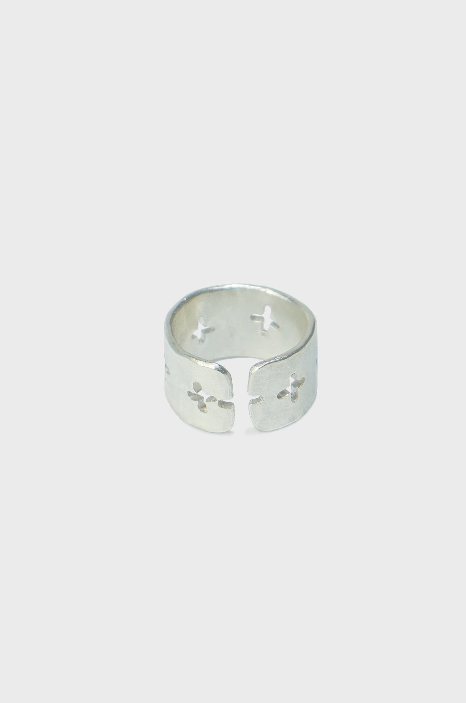 THICK MULTIPLE CROSS CUT RING