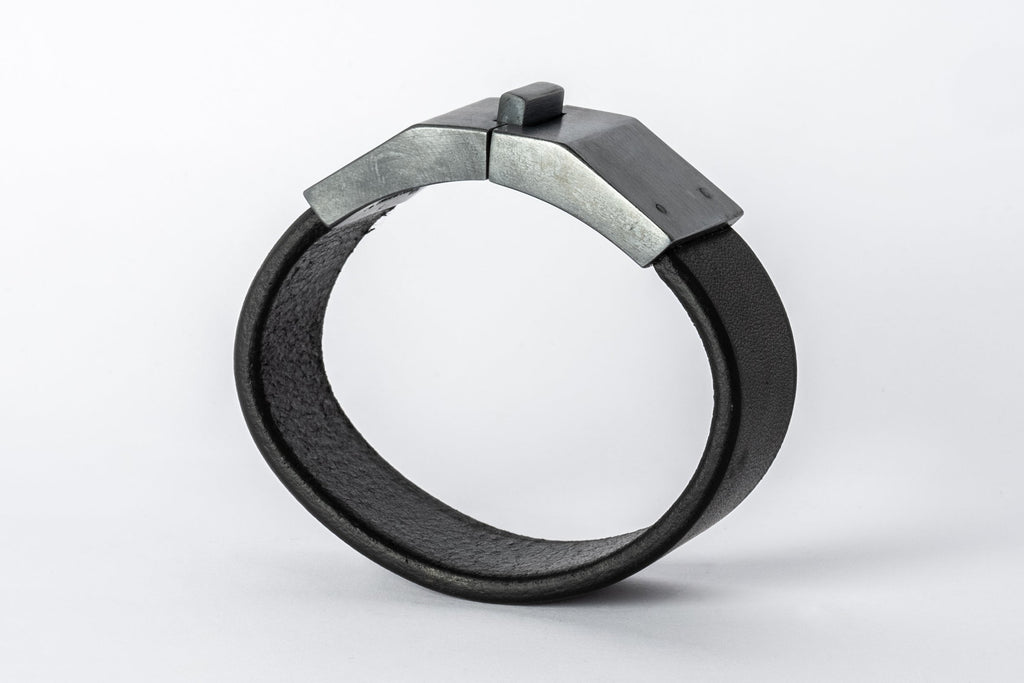 Box Lock Bracelet (Facet, Narrow, BLK+KAS)