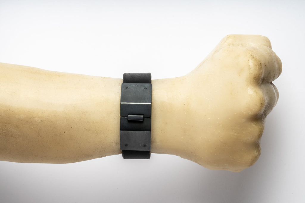 Box Lock Bracelet (Facet, Narrow, BLK+KAS)