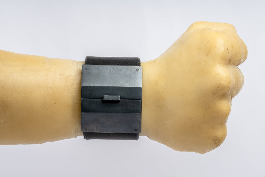 Box Lock Bracelet (Facet, Wide, BLK+KAS)