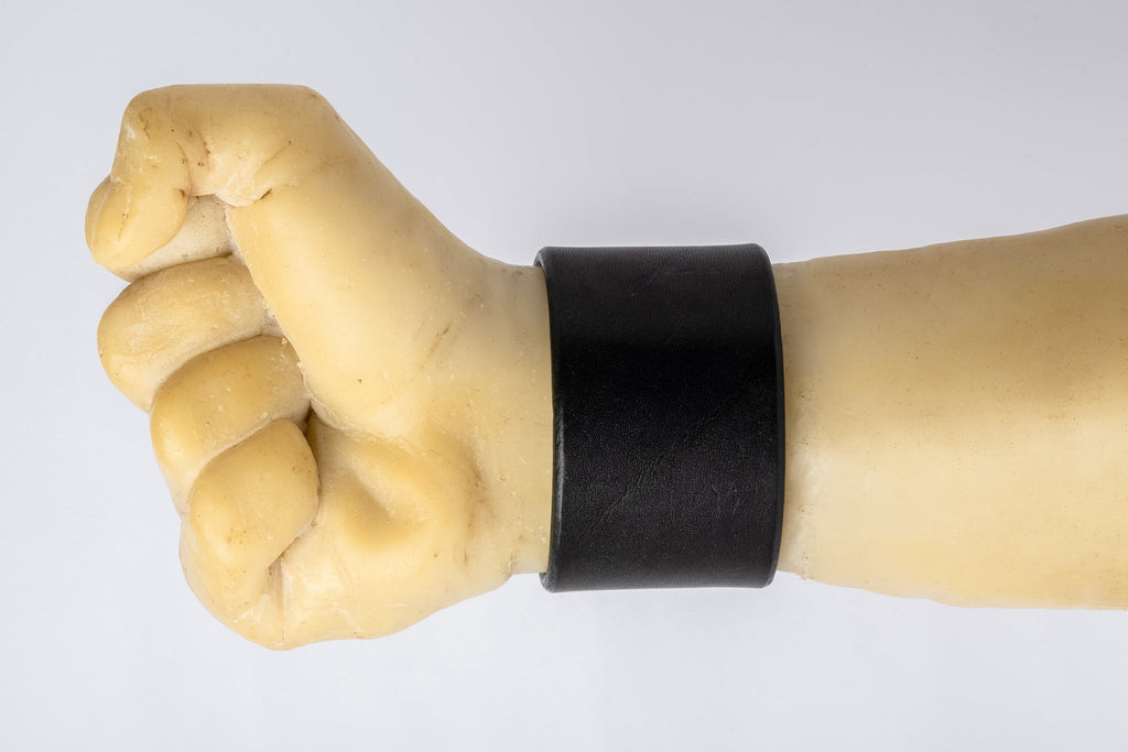 Box Lock Bracelet (Facet, Wide, BLK+KAS)