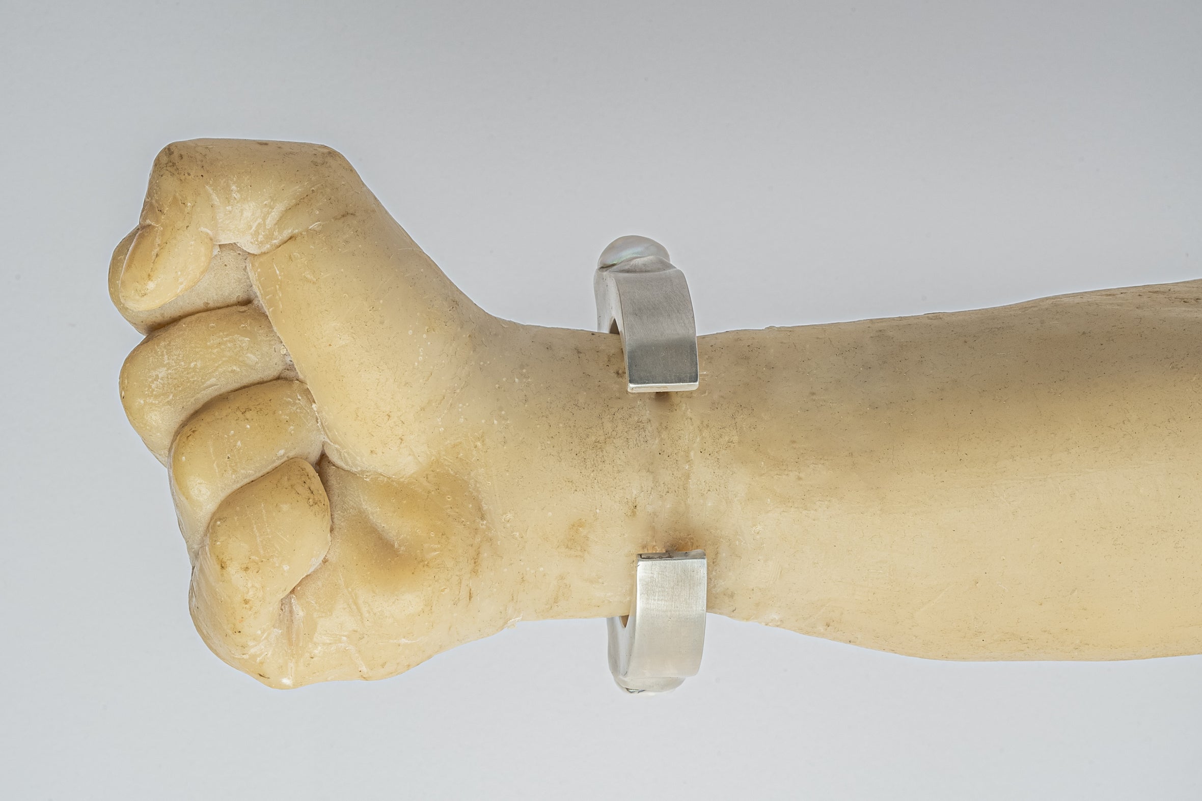 Crescent Bracelet (Terrestrial Surfaced, White Pearl, 15mm)