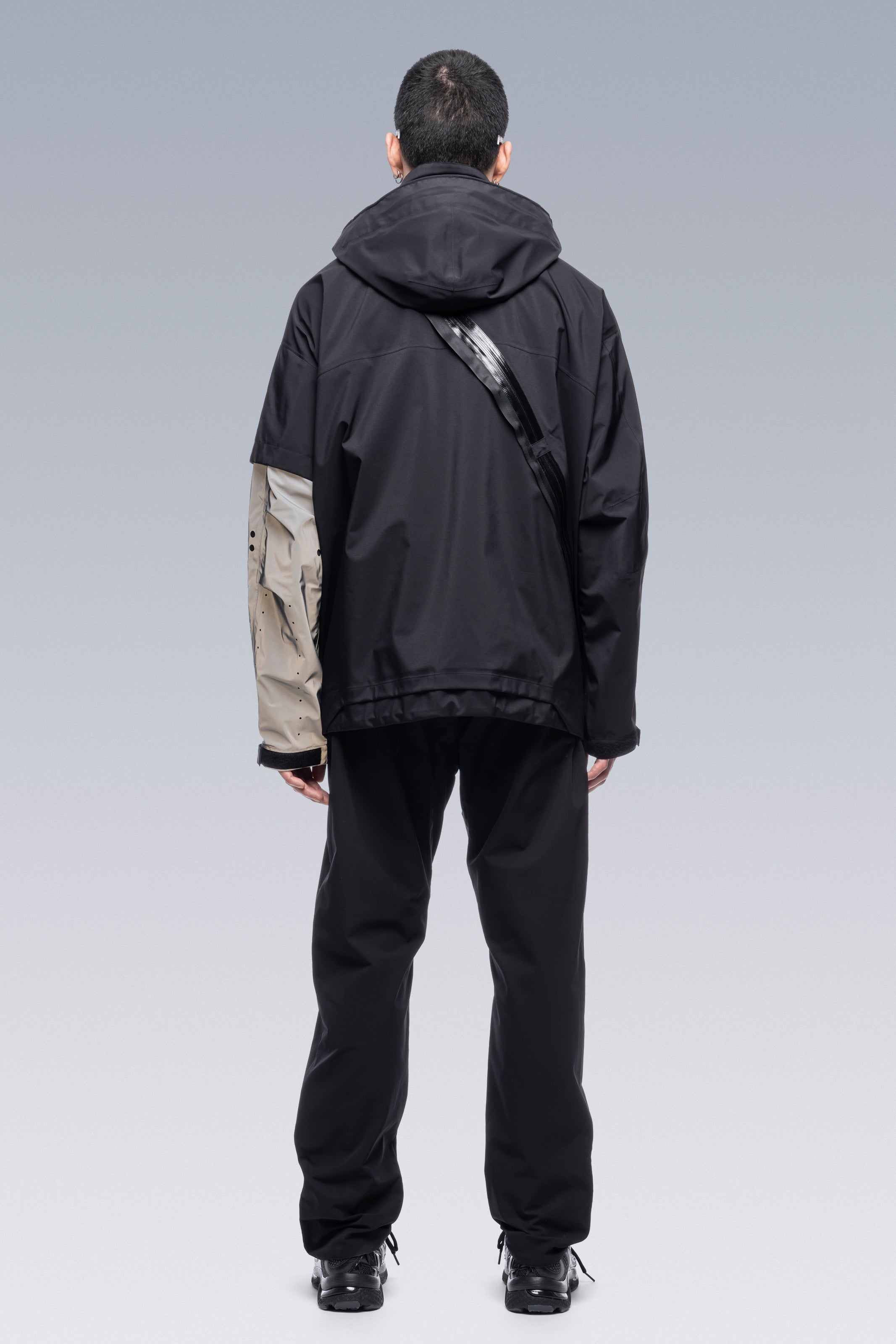 J115-GT 3L Gore-Tex Pro Interops Jacket - Black/Silver