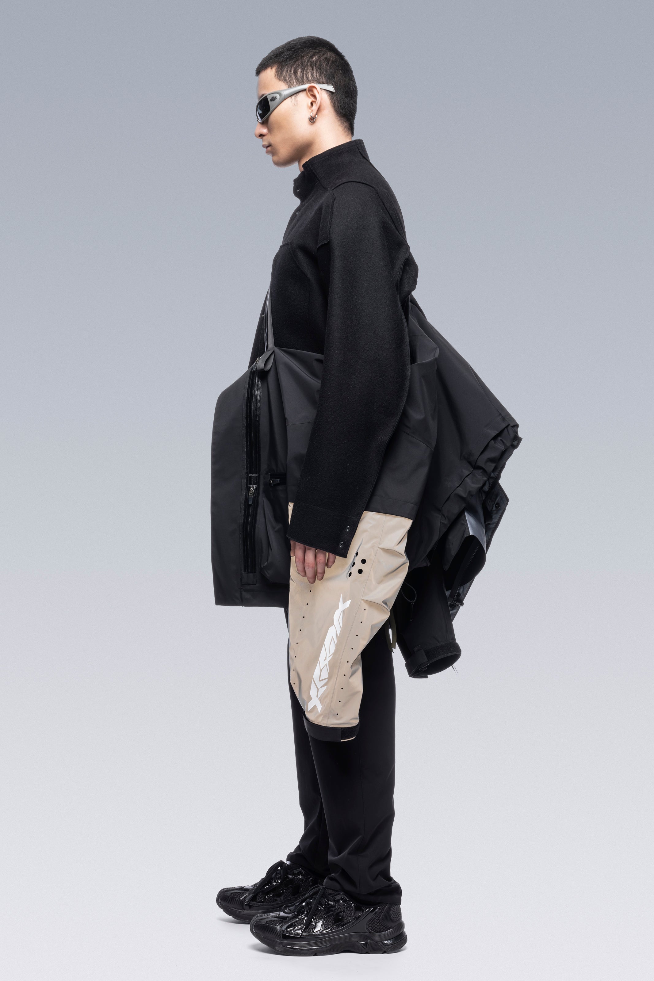 J115-GT 3L Gore-Tex Pro Interops Jacket - Black/Silver