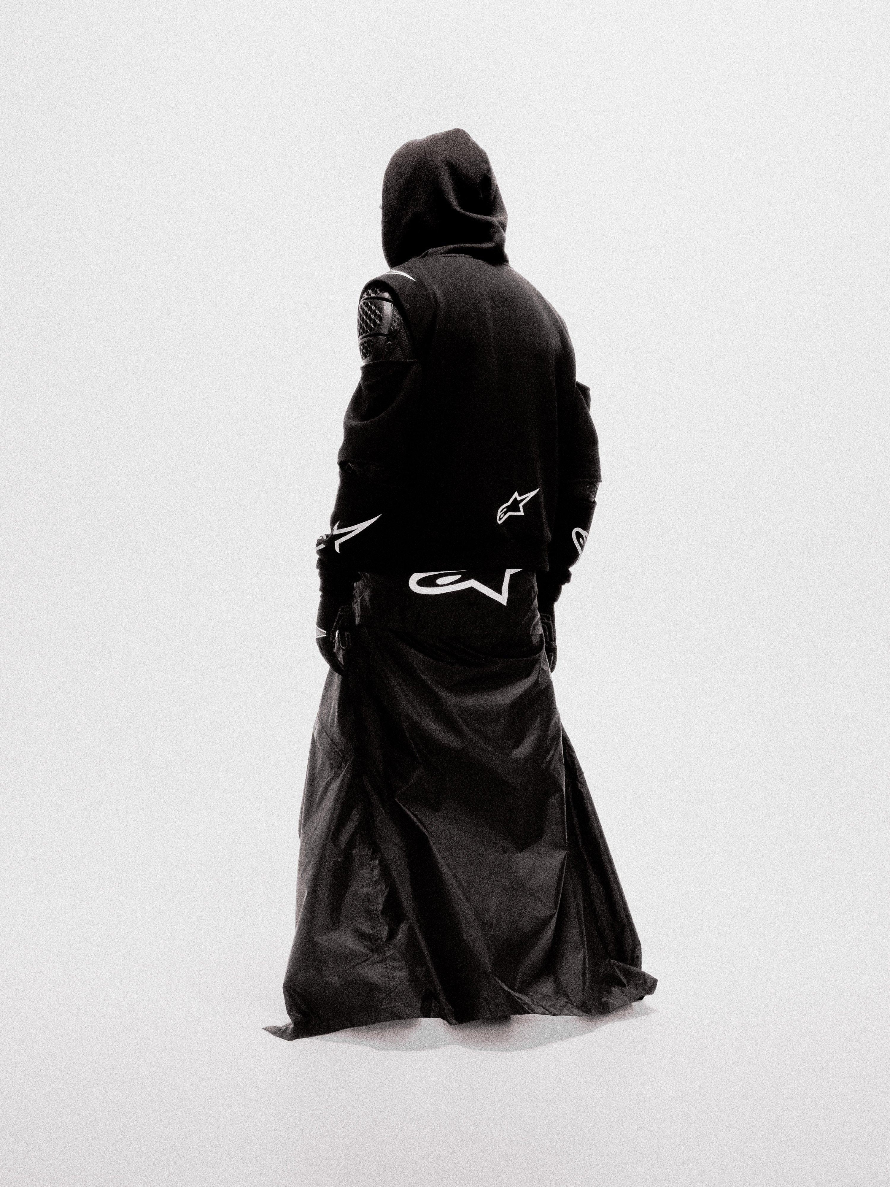 ARMOR HOODIE BLACK