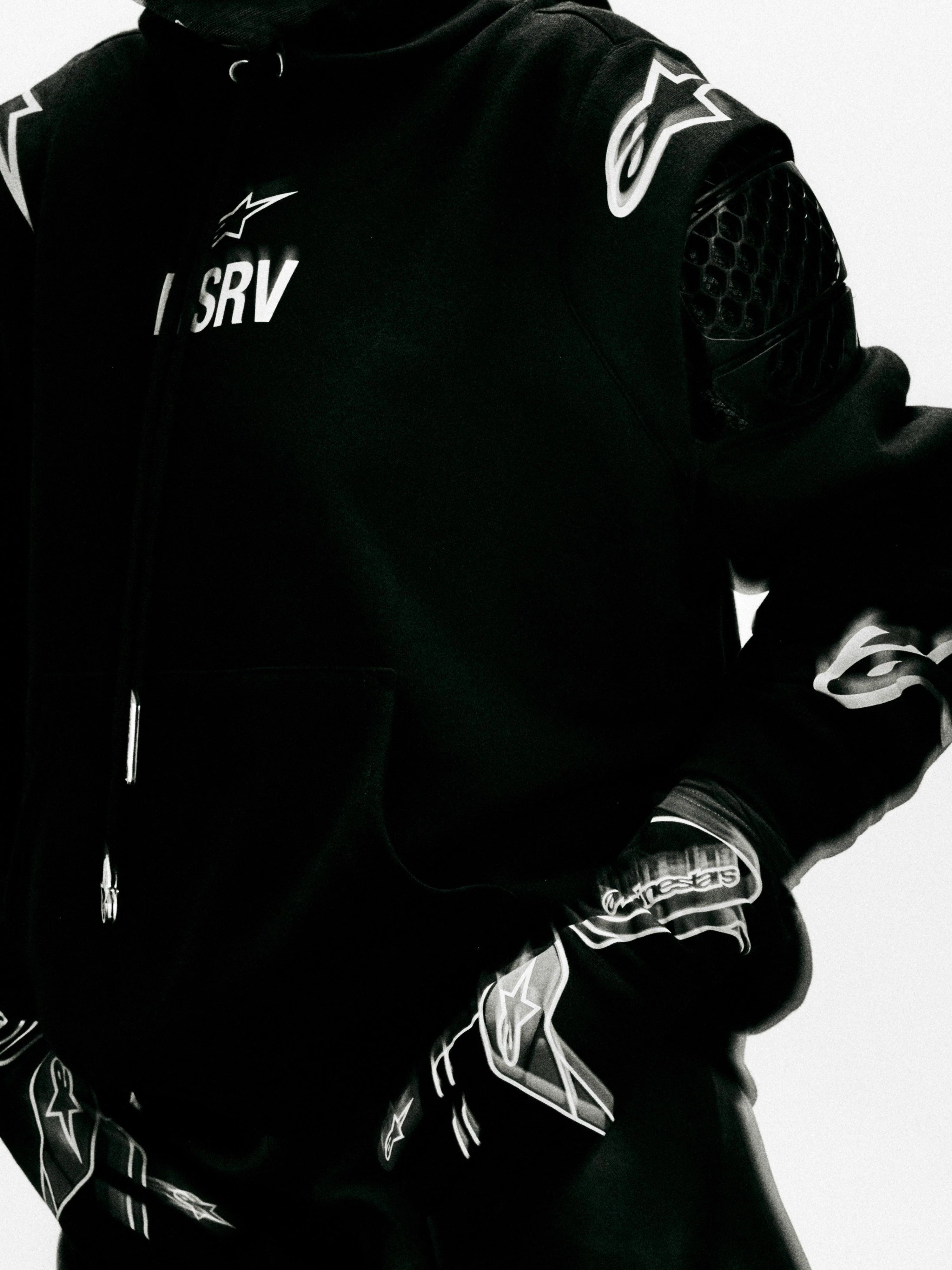 ARMOR HOODIE BLACK