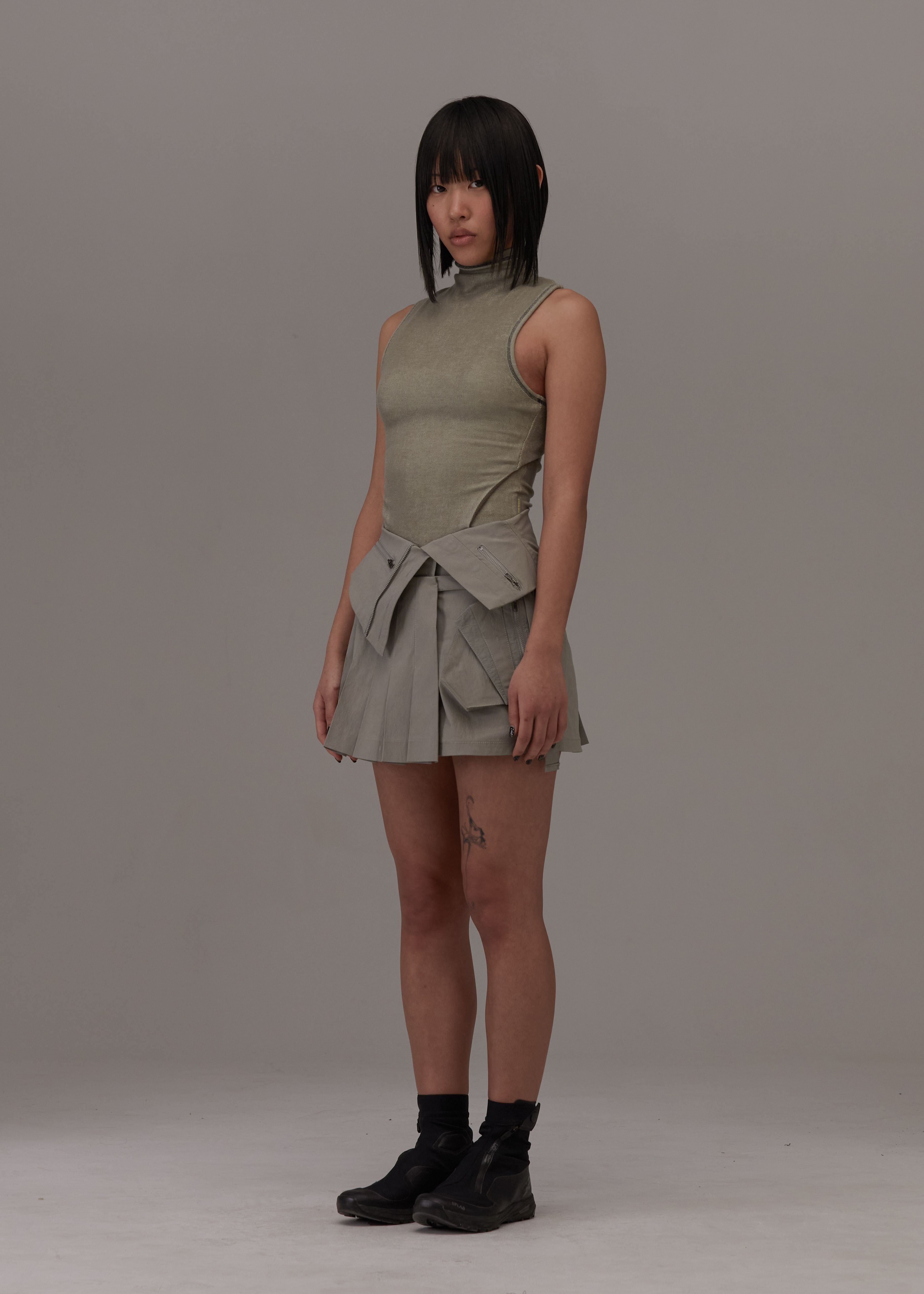 PLEATED MINI SKIRT FOG GREEN